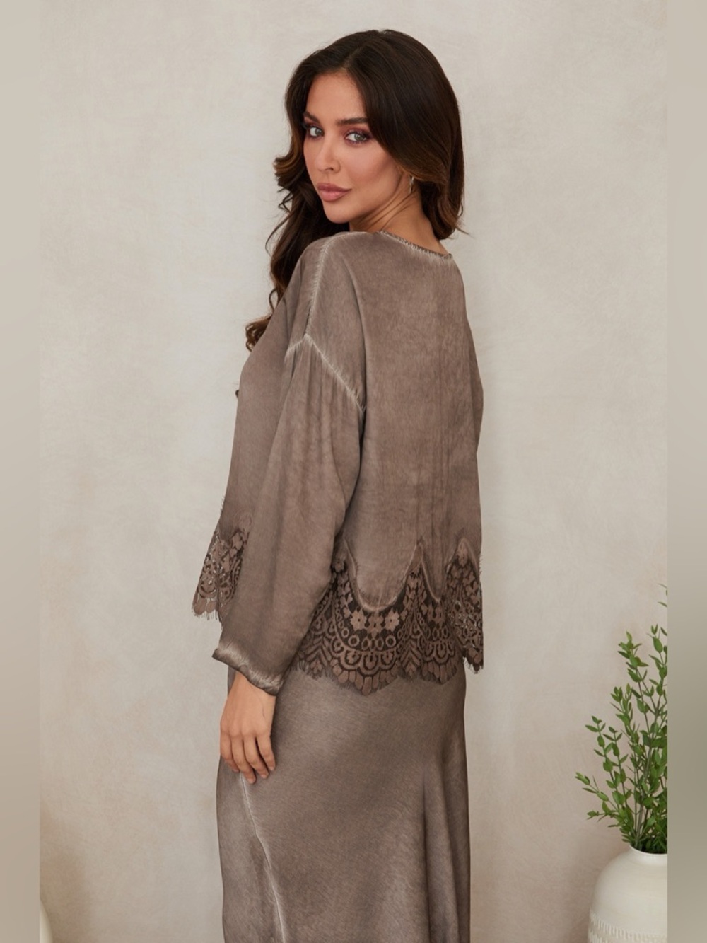 (235139/23239-BWN) LACE HEM VISCOSE CREW NECK LONG SLEEVE - Picture 3 of 4